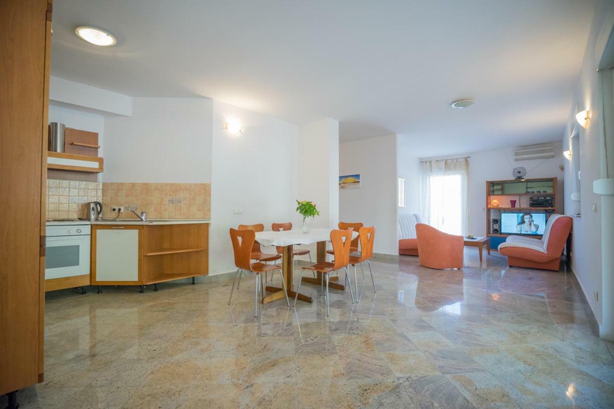 Apartment Zvone *