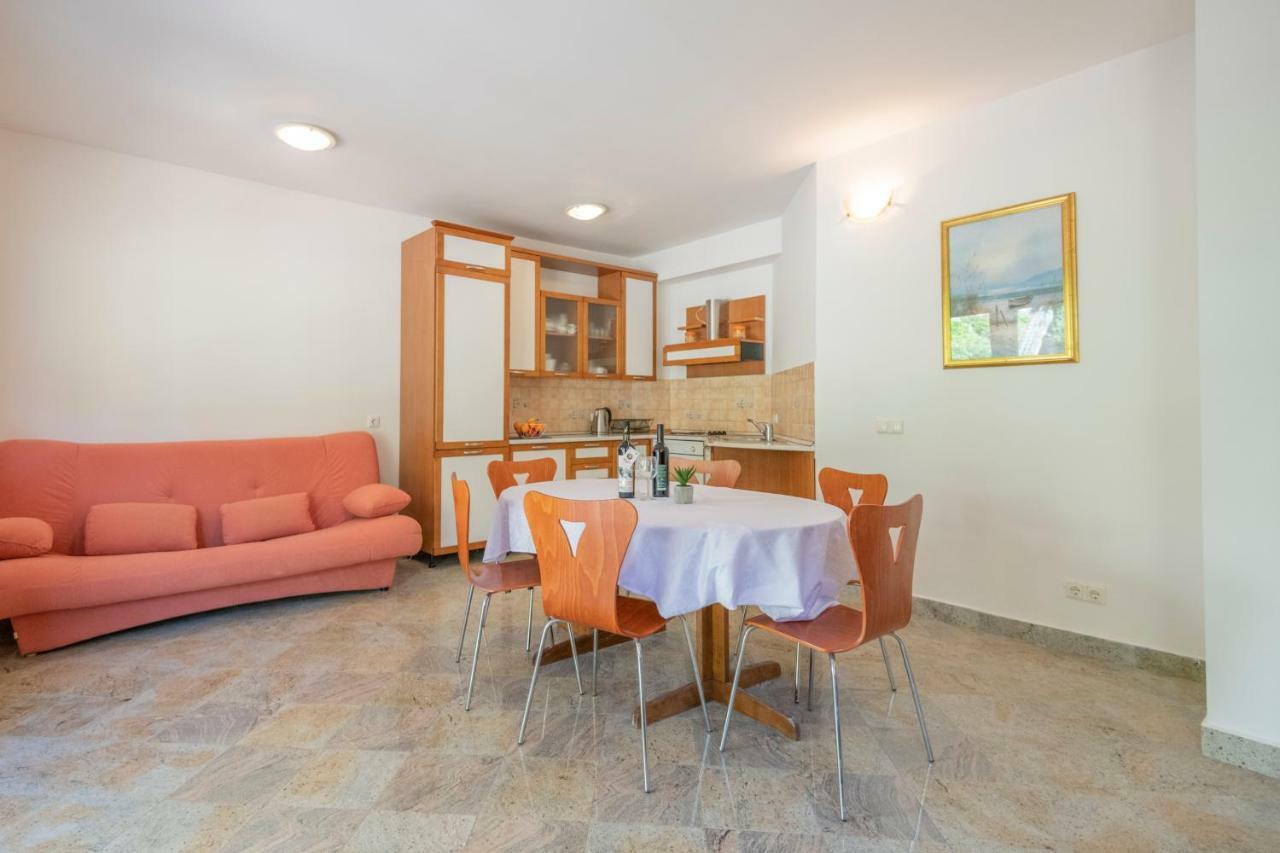 Apartment Zvone *